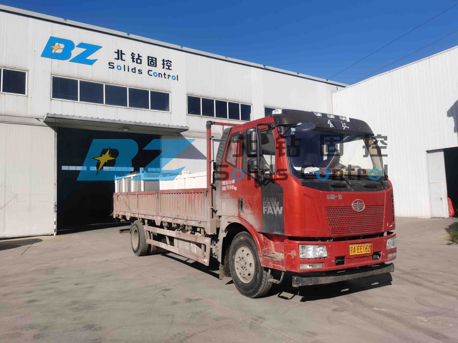 北鉆固控非標罐體及負壓固體輸送機發(fā)往國內各項目現場